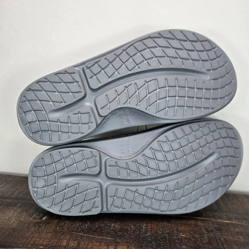 NEW Oofos OOahh Mens Size 9 Recovery Slip-On Comfort Beach Sandals Slides Slate